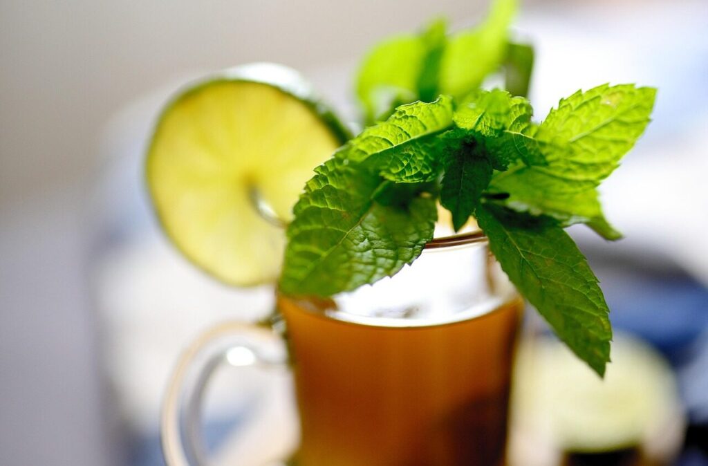 peppermint, mint, tea, herbal tea, tea with lemon, lemon, health, flu, cold, drink, glass, citrus fruit, vitamins, prevent, healing, tea glass, herbs